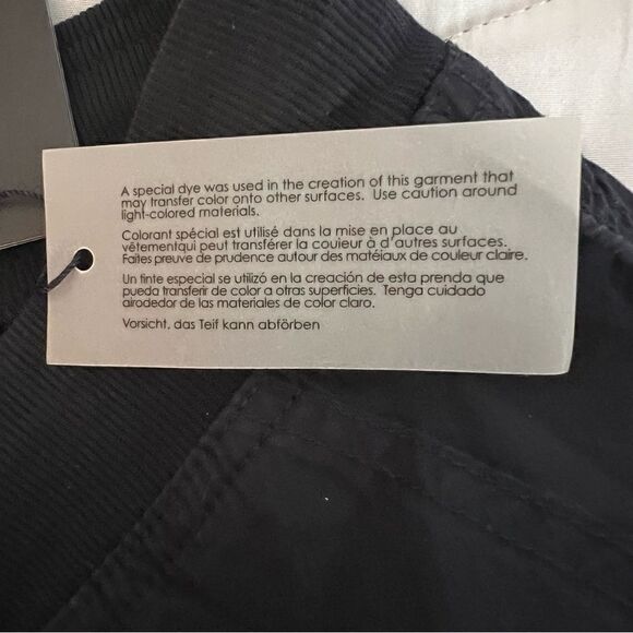 š Tommy HilfigerāWomenās Navy Rolled Cuff High Waisted Shorts sizeāS - Picture 8 of 8